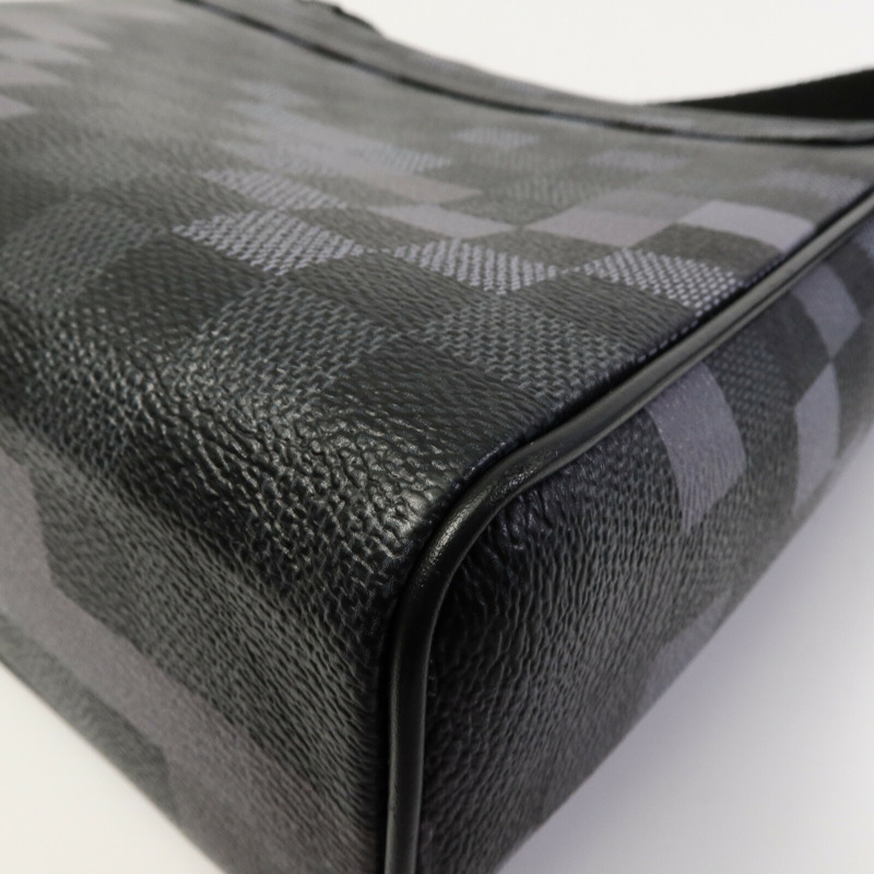 LOUIS VUITTON Damier Graphite Pixel District PM肩背袋-11