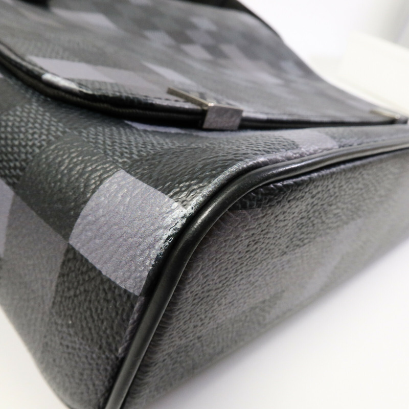LOUIS VUITTON Damier Graphite Pixel District PM肩背袋-13