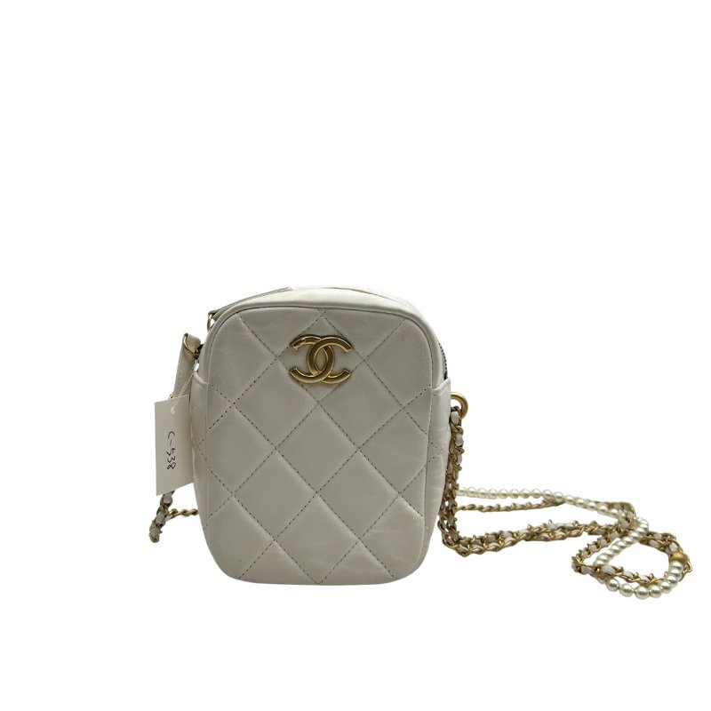 【美收精品】CHANEL 白色金扣菱格相機肩背包 C-538【隔月月中將轉賣至日本 上架期限30天】-0