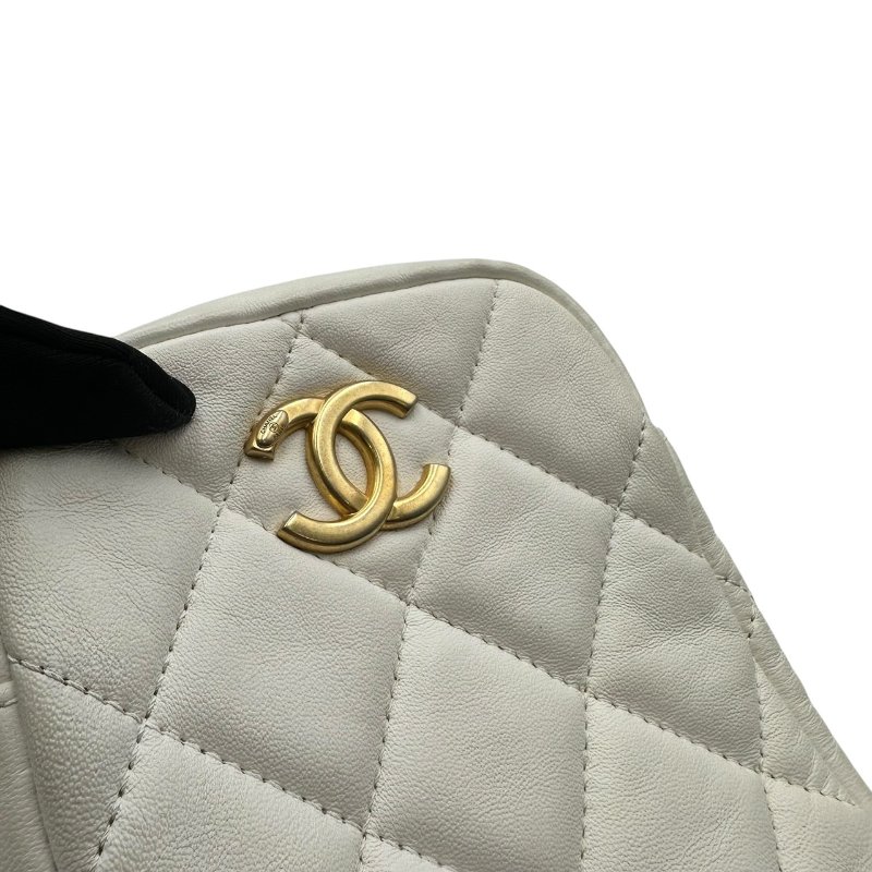 【美收精品】CHANEL 白色金扣菱格相機肩背包 C-538【隔月月中將轉賣至日本 上架期限30天】-6