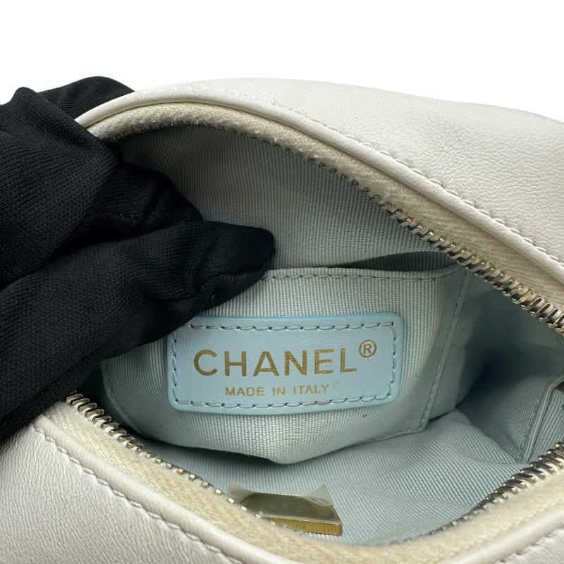 【美收精品】CHANEL 白色金扣菱格相機肩背包 C-538【隔月月中將轉賣至日本 上架期限30天】-14
