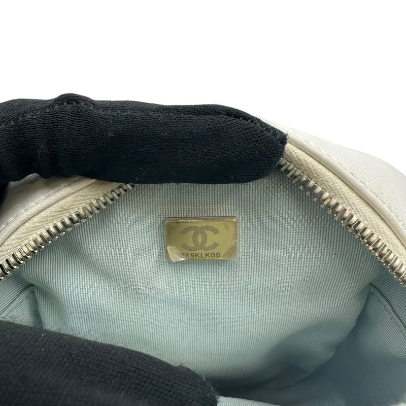 【美收精品】CHANEL 白色金扣菱格相機肩背包 C-538【隔月月中將轉賣至日本 上架期限30天】-15