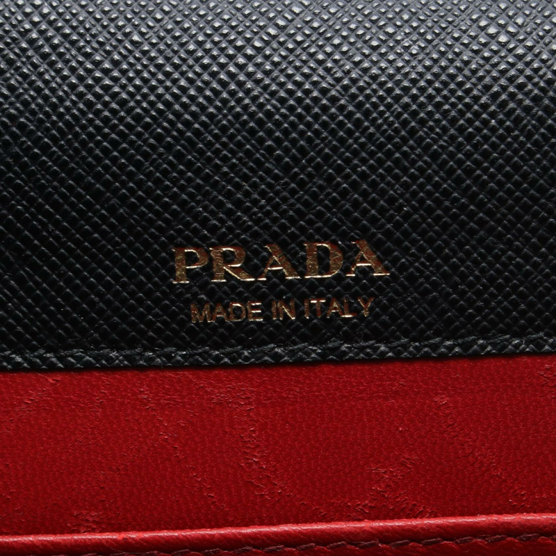 PRADA 黑色皮革鏈條單肩斜挎包，二手女款，金色五金配件，帶品牌標誌-3