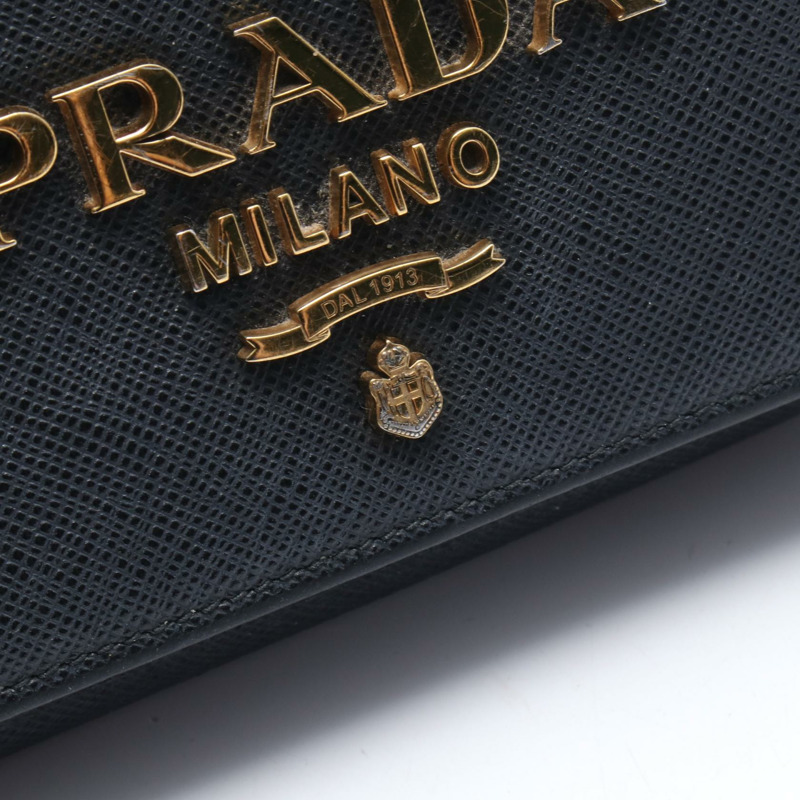 PRADA 黑色皮革鏈條單肩斜挎包，二手女款，金色五金配件，帶品牌標誌-4