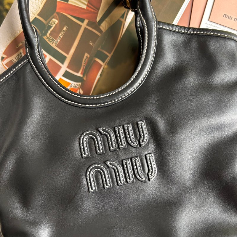 ::miu miu:: IVY黑色皮革小型手提斜背包-1