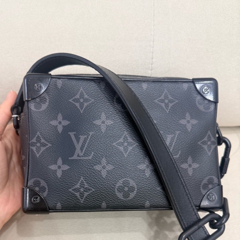 路易威登/Louis Vuitton Soft Trunk Monogram Eclipse 塗層帆布 18.5 x 13 x 8