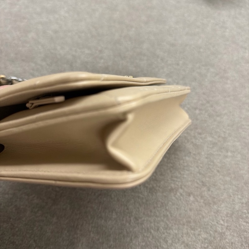 香奈兒 近全新19黑金WOC款小羊皮 奶茶色-3