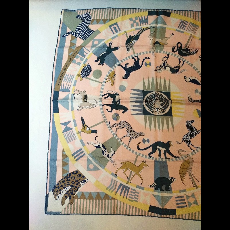 Hermes 粉底皇家虎旋轉木馬圖絲巾 90-4