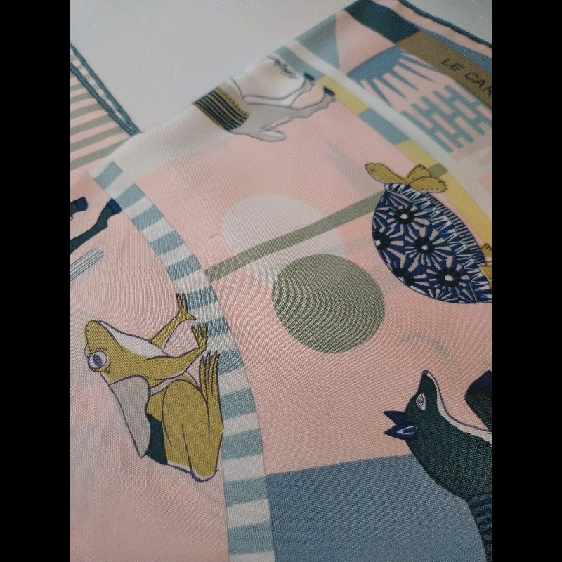 Hermes 粉底皇家虎旋轉木馬圖絲巾 90-9