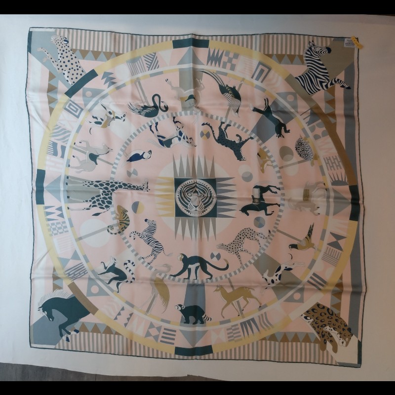 Hermes 粉底皇家虎旋轉木馬圖絲巾 90-10