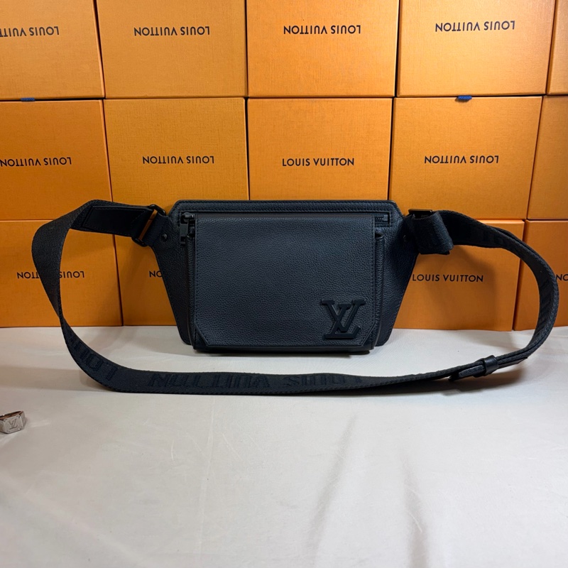 ‼️低調質感 新款 LV 路易威登 Louis Vuitton 素面黑 大logo 腰包/胸包-0