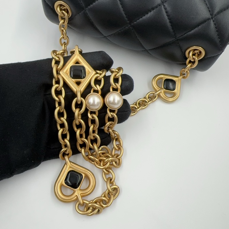 CHANEL黑色羊皮金釦愛心鏈方胖AS3849-6