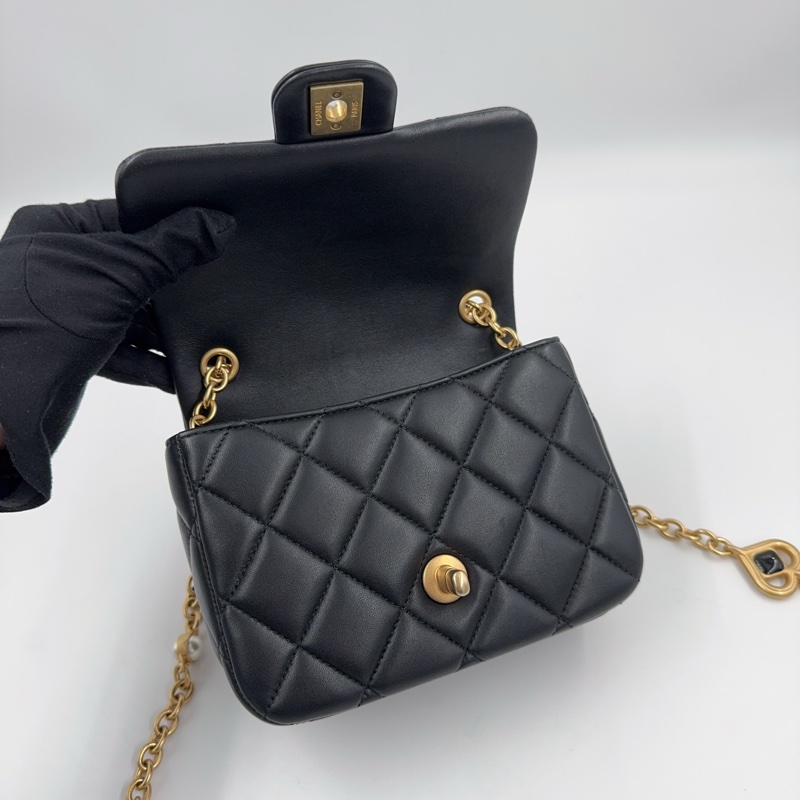 CHANEL黑色羊皮金釦愛心鏈方胖AS3849-7