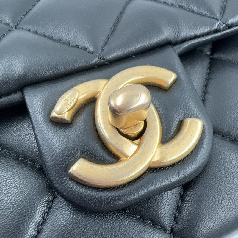 CHANEL黑色羊皮金釦愛心鏈方胖AS3849-18