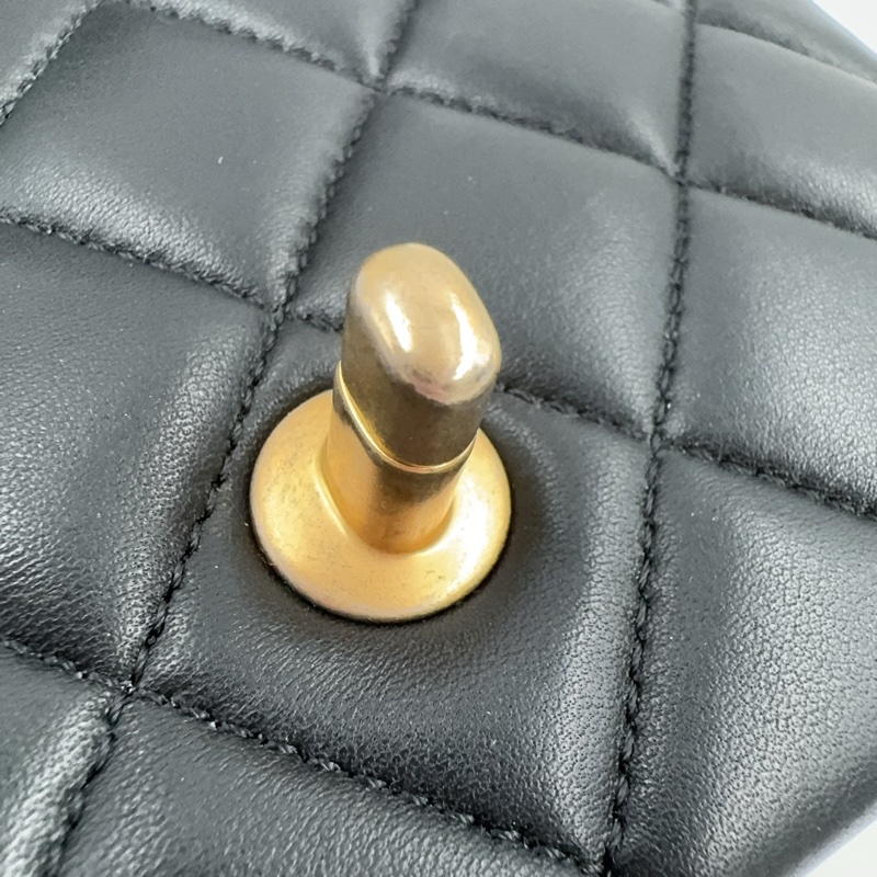 CHANEL黑色羊皮金釦愛心鏈方胖AS3849-19