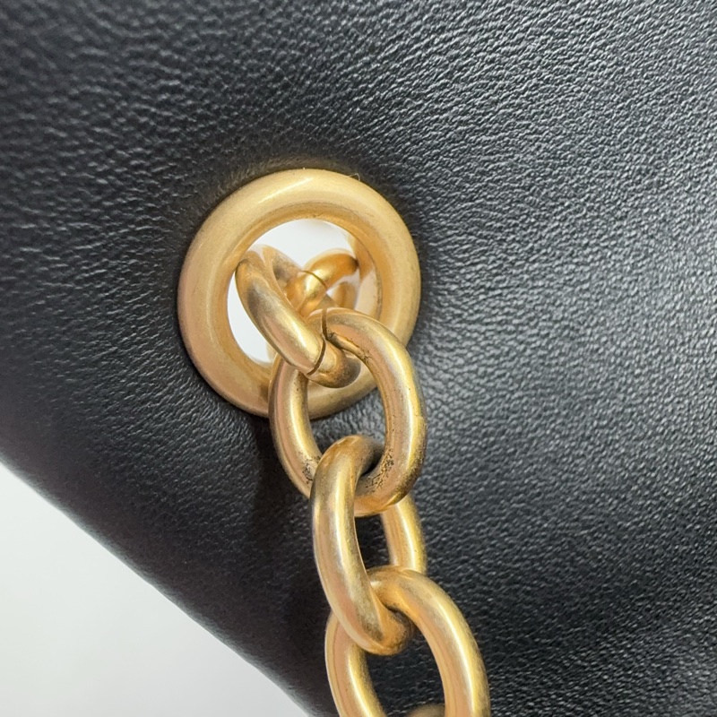 CHANEL黑色羊皮金釦愛心鏈方胖AS3849-22