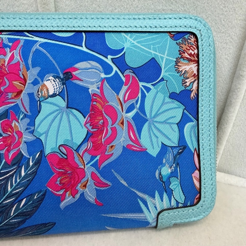 Hermes Flamingo Party Soie-Cool 藍色Epsom拼絲綢布長夾 XC501-3