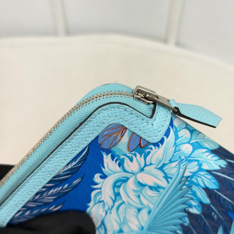 Hermes Flamingo Party Soie-Cool 藍色Epsom拼絲綢布長夾 XC501-13