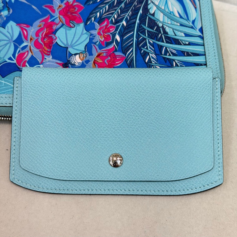 Hermes Flamingo Party Soie-Cool 藍色Epsom拼絲綢布長夾 XC501-26