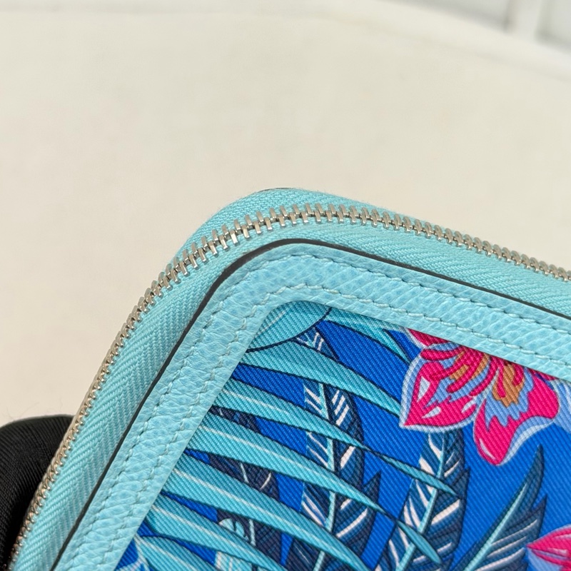 Hermes Flamingo Party Soie-Cool 藍色Epsom拼絲綢布長夾 XC501-44