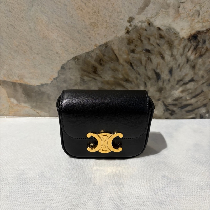 Celine黑金牛皮凱旋門Logo掀蓋小包-0