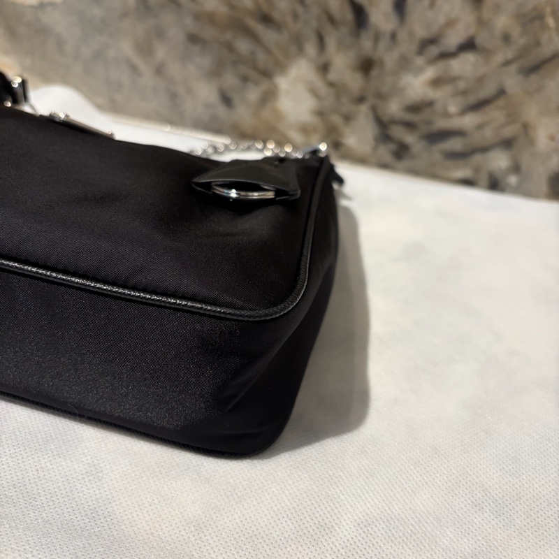 Prada黑尼龍三合一hobo-6