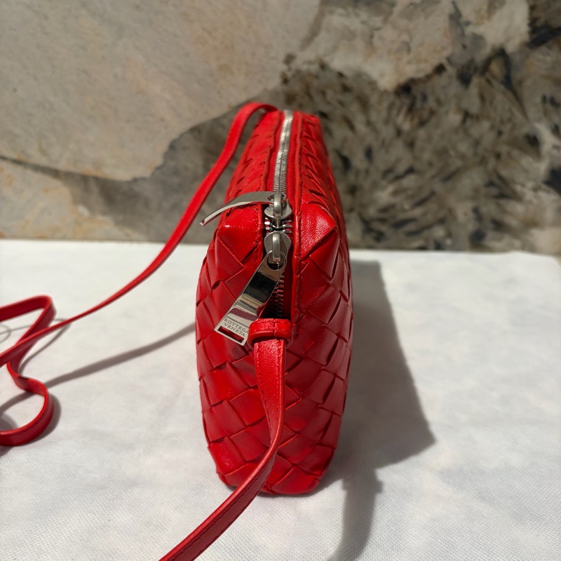 Bottega Veneta BV紅大編織拉鏈斜背-1