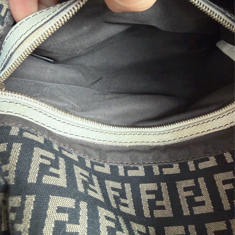 芬迪 經典 Baguette 法棍包 腋下包 經典款 手袋 側斜包 孭背包 單肩包 包包 fendi baguette bag 白色 啡色 老花 肩背包-39