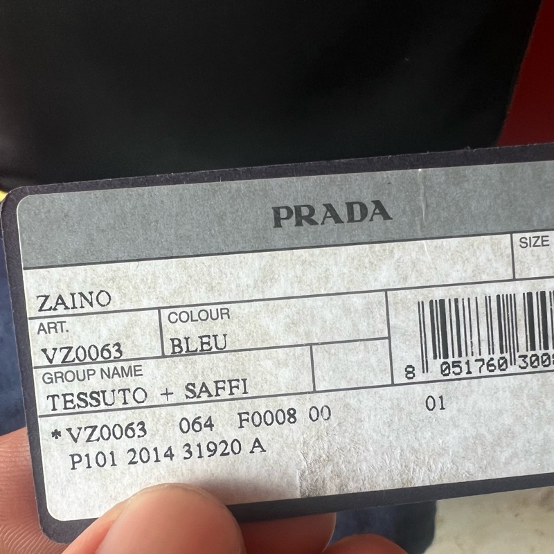 Prada 城市幹練型男三角標輕量耐刮電腦後背包-30