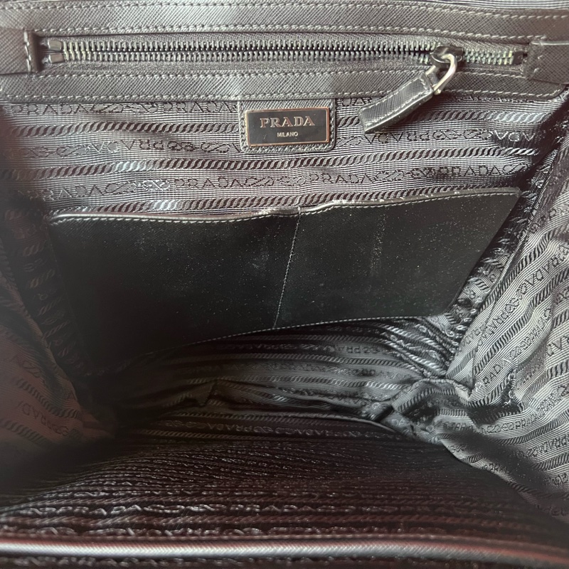 Prada 城市幹練型男三角標輕量耐刮電腦後背包-51