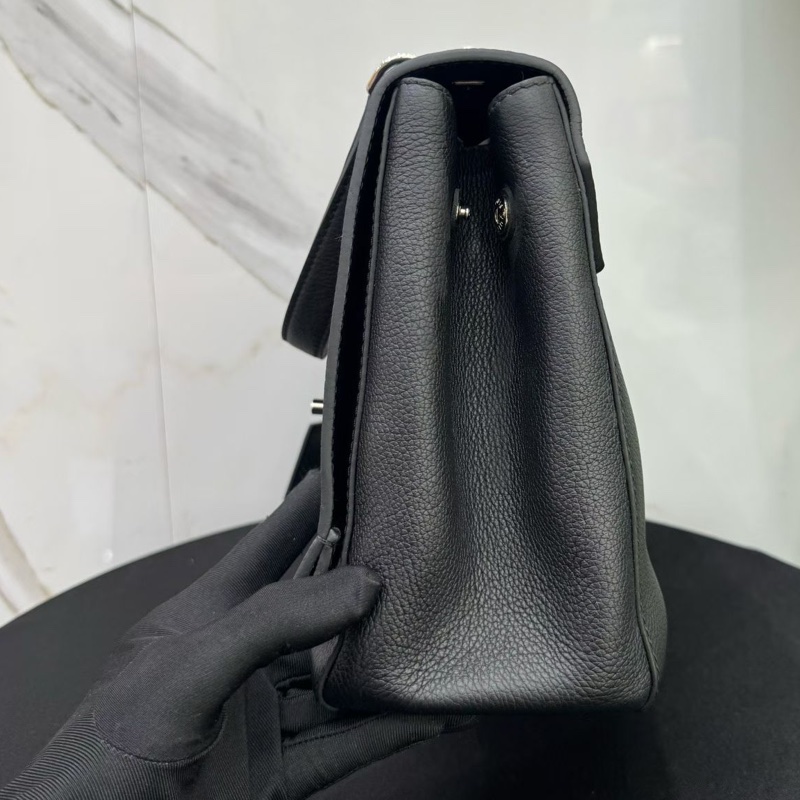 Louis Vuitton 路易威登 Lockme BB黑色牛皮鏈條單肩包 全粒面牛皮質感超絕 黑銀配色 尺寸28x10x21cm-2