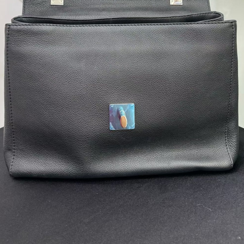 Louis Vuitton 路易威登 Lockme BB黑色牛皮鏈條單肩包 全粒面牛皮質感超絕 黑銀配色 尺寸28x10x21cm-4