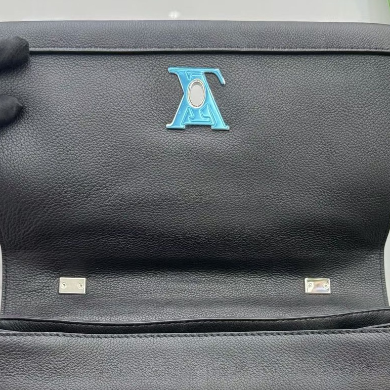 Louis Vuitton 路易威登 Lockme BB黑色牛皮鏈條單肩包 全粒面牛皮質感超絕 黑銀配色 尺寸28x10x21cm-6