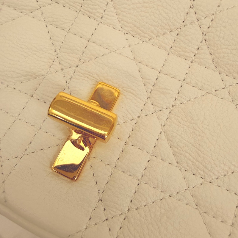 Dior 白牛皮Caro 小號斜肩背包-32