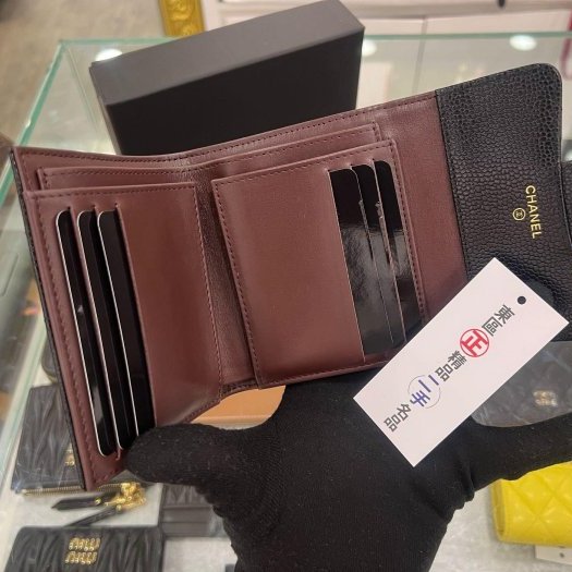 東區正精品㊣ CHANEL AP0231 香奈兒黑色荔枝皮牛皮金釦釦式後零錢袋中短夾 RZ6437-2