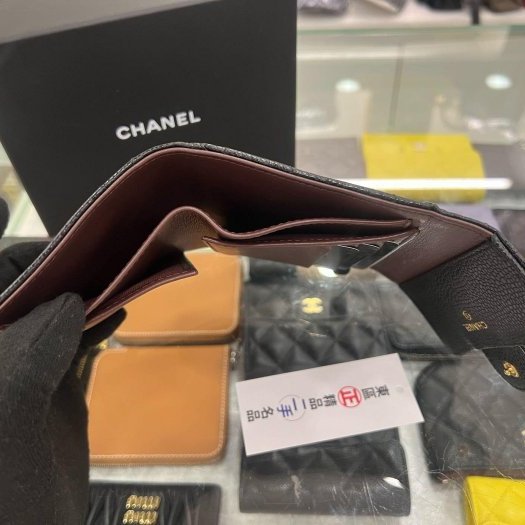 東區正精品㊣ CHANEL AP0231 香奈兒黑色荔枝皮牛皮金釦釦式後零錢袋中短夾 RZ6437-3