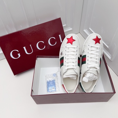 新Gucci古馳 白色板鞋小星星小白鞋 36.5碼  古馳最經典的其中一款 附件：盒子