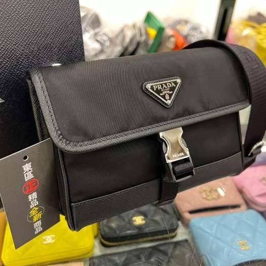 東區正精品㊣PRADA 2ZH108 PRADA 全新黑色尼龍銀三角牌釦式迷你翻蓋小手機包肩背包斜背包 RZ6441-1