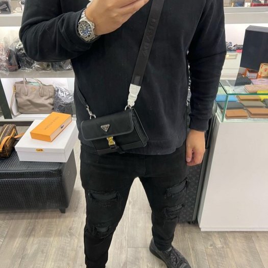 東區正精品㊣PRADA 2ZH108 PRADA 全新黑色尼龍銀三角牌釦式迷你翻蓋小手機包肩背包斜背包 RZ6441-2