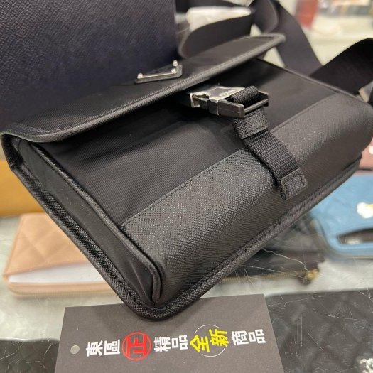 東區正精品㊣PRADA 2ZH108 PRADA 全新黑色尼龍銀三角牌釦式迷你翻蓋小手機包肩背包斜背包 RZ6441-8