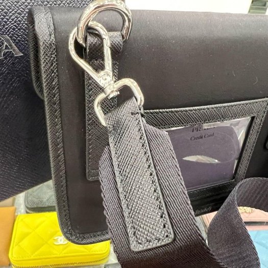 東區正精品㊣PRADA 2ZH108 PRADA 全新黑色尼龍銀三角牌釦式迷你翻蓋小手機包肩背包斜背包 RZ6441-9