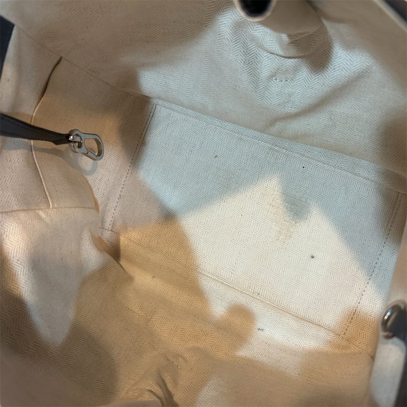 LOEWE深灰色全皮吊床二用包-6