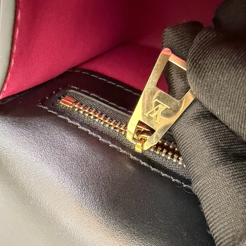 LV 黑牛皮pont 9 M55948-30