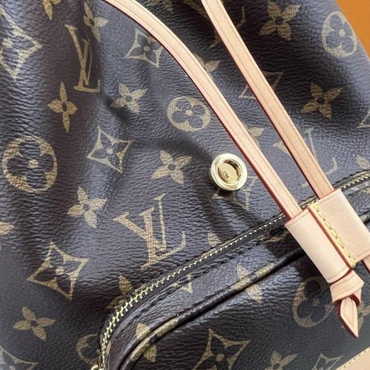 東區正精品㊣LV M11198 Montsouris PM 新款原花字紋皮革前拉鍊口袋金釦翻蓋釦式吸扣抽繩束口後背包小款 RZ6443-3