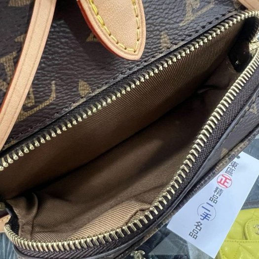 東區正精品㊣LV M11198 Montsouris PM 新款原花字紋皮革前拉鍊口袋金釦翻蓋釦式吸扣抽繩束口後背包小款 RZ6443-4