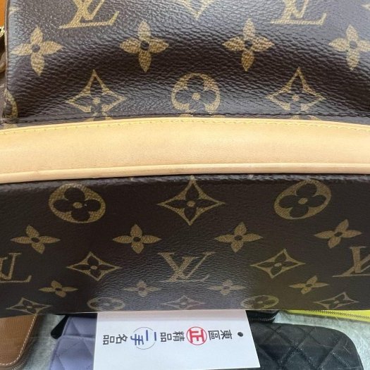 東區正精品㊣LV M11198 Montsouris PM 新款原花字紋皮革前拉鍊口袋金釦翻蓋釦式吸扣抽繩束口後背包小款 RZ6443-6