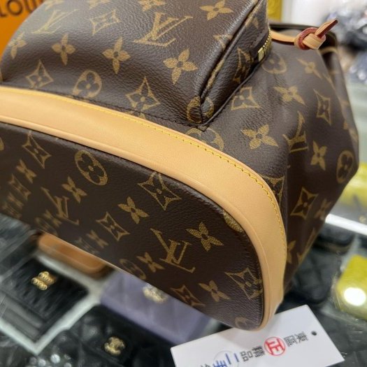 東區正精品㊣LV M11198 Montsouris PM 新款原花字紋皮革前拉鍊口袋金釦翻蓋釦式吸扣抽繩束口後背包小款 RZ6443-7