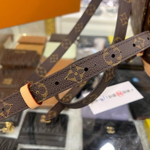東區正精品㊣LV M11198 Montsouris PM 新款原花字紋皮革前拉鍊口袋金釦翻蓋釦式吸扣抽繩束口後背包小款 RZ6443-9