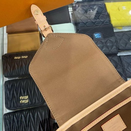 東區正精品㊣LV M11198 Montsouris PM 新款原花字紋皮革前拉鍊口袋金釦翻蓋釦式吸扣抽繩束口後背包小款 RZ6443-10
