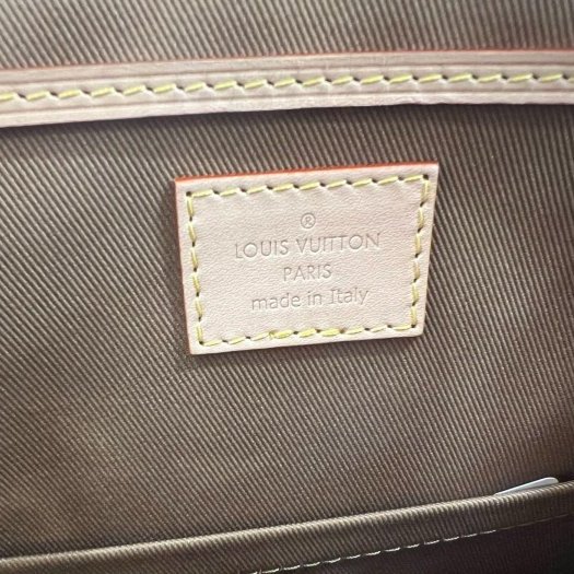 東區正精品㊣LV M11198 Montsouris PM 新款原花字紋皮革前拉鍊口袋金釦翻蓋釦式吸扣抽繩束口後背包小款 RZ6443-12